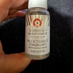 First Aid Beauty Cleansing Oil + Makeup Remover - White and Red